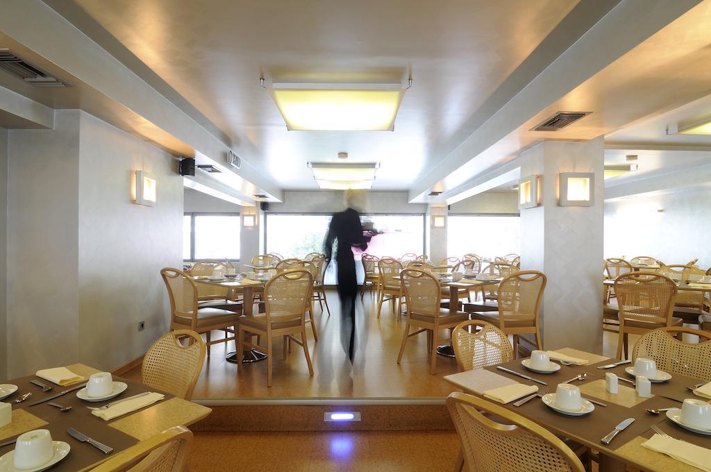 ספארטי Maniatis Hotel מראה חיצוני תמונה